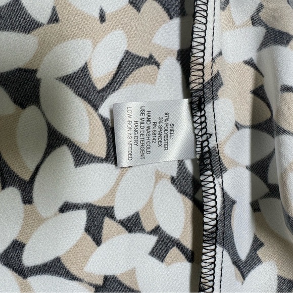 New feminine dress for every day design for most body types hand wash cold. - Picture 8 of 8